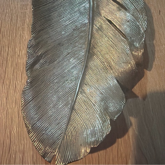 Luxurious‎ Metallic Feather Wall Decor - Picture 4 of 5